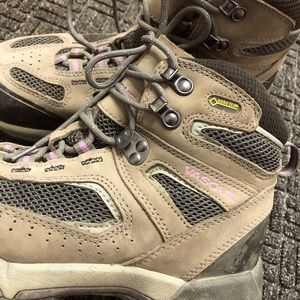 Vasque Women’s Breeze Hiking Boots